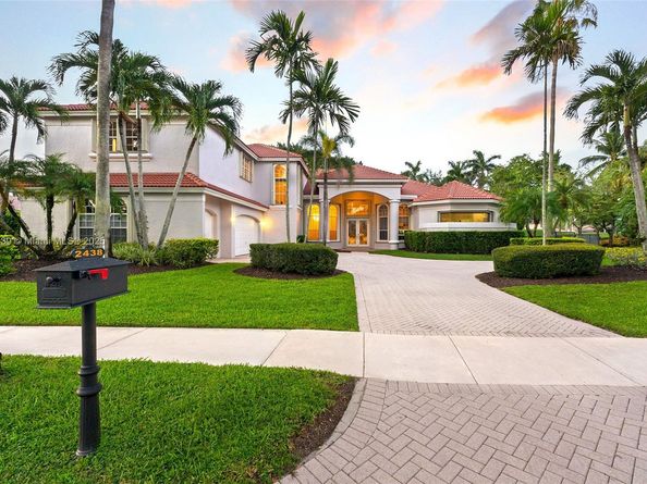 2438 Poinciana Ct, Weston FL 33327