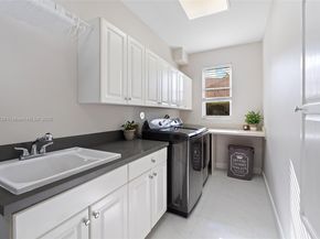 2438 Poinciana Ct, Weston FL 33327