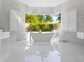 2438 Poinciana Ct, Weston FL 33327