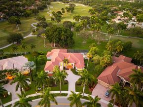 2438 Poinciana Ct, Weston FL 33327