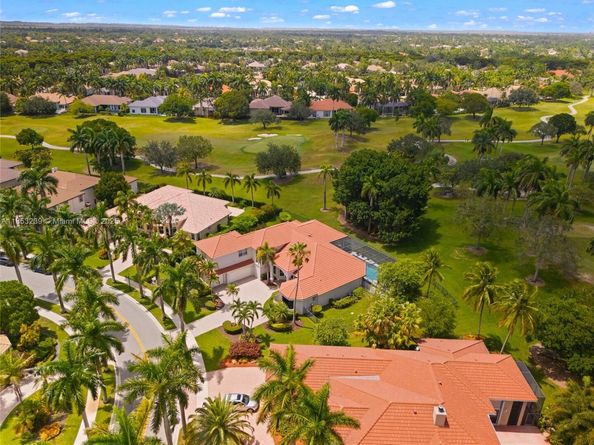 2438 Poinciana Ct, Weston FL 33327