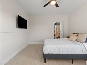 2438 Poinciana Ct, Weston FL 33327