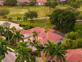 2438 Poinciana Ct, Weston FL 33327