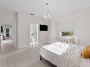 2438 Poinciana Ct, Weston FL 33327