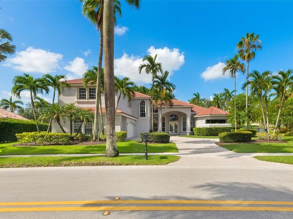 2438 Poinciana Ct, Weston FL 33327