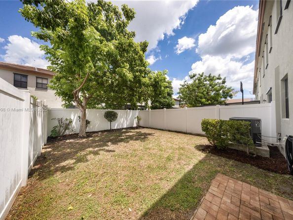 3433 W 104th Ter, Hialeah FL 33018