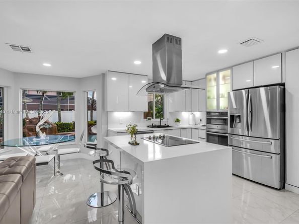 612 SW 179th Ave, Pembroke Pines FL 33029