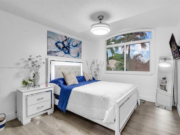 612 SW 179th Ave, Pembroke Pines FL 33029