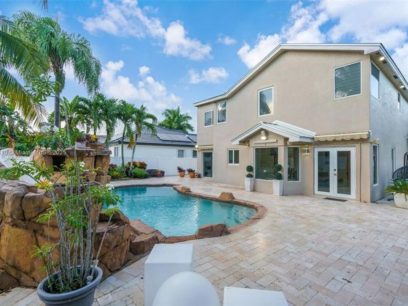 612 SW 179th Ave, Pembroke Pines FL 33029