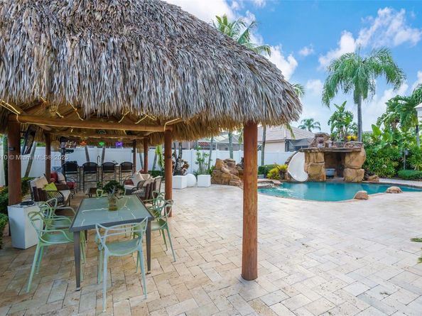 612 SW 179th Ave, Pembroke Pines FL 33029