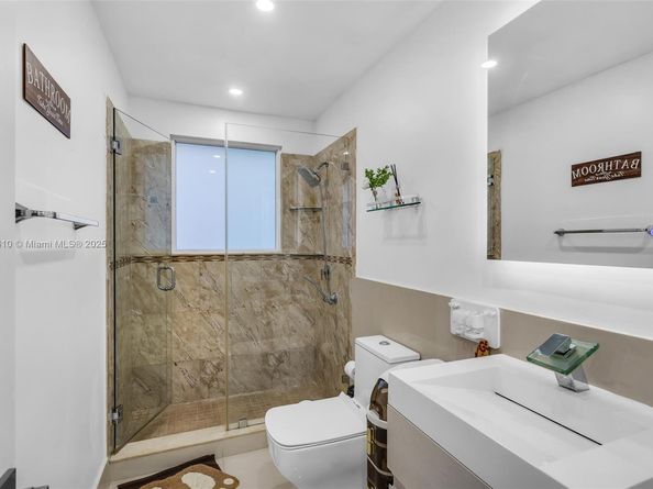 612 SW 179th Ave, Pembroke Pines FL 33029