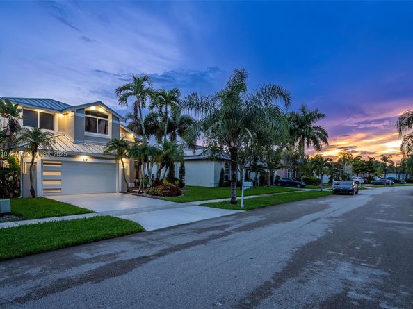 612 SW 179th Ave, Pembroke Pines FL 33029