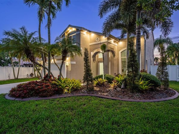 612 SW 179th Ave, Pembroke Pines FL 33029