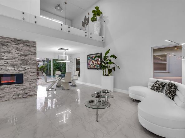 612 SW 179th Ave, Pembroke Pines FL 33029