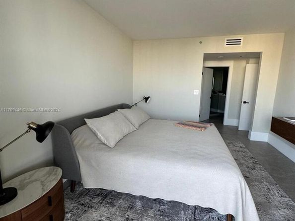 2000 Island Blvd 2404, Aventura FL 33160