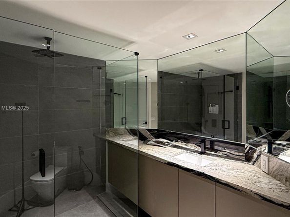 2000 Island Blvd 2404, Aventura FL 33160