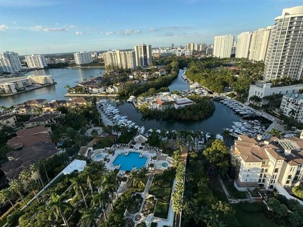 2000 Island Blvd 2404, Aventura FL 33160