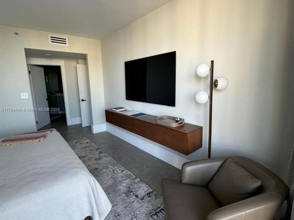 2000 Island Blvd 2404, Aventura FL 33160