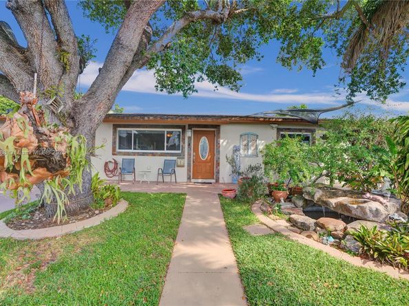7825 NW 174th St, Hialeah FL 33015