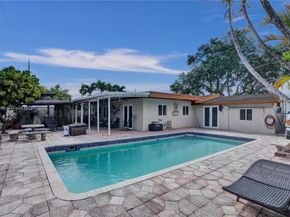 7825 NW 174th St, Hialeah FL 33015