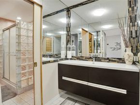 7825 NW 174th St, Hialeah FL 33015