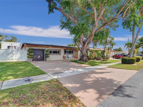 7825 NW 174th St, Hialeah FL 33015