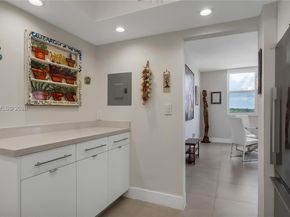 300 Bayview Dr 605, Sunny Isles Beach FL 33160