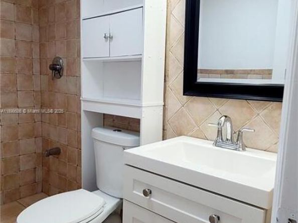 9410 Live Oak Pl 109, Davie FL 33324