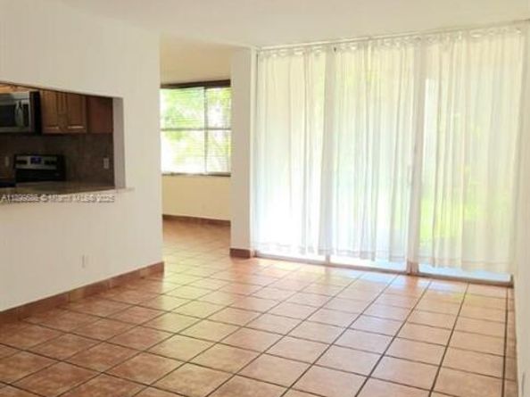 9410 Live Oak Pl 109, Davie FL 33324