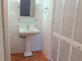 9410 Live Oak Pl 109, Davie FL 33324