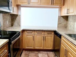 9410 Live Oak Pl 109, Davie FL 33324