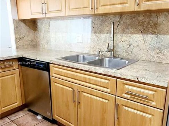 9410 Live Oak Pl 109, Davie FL 33324