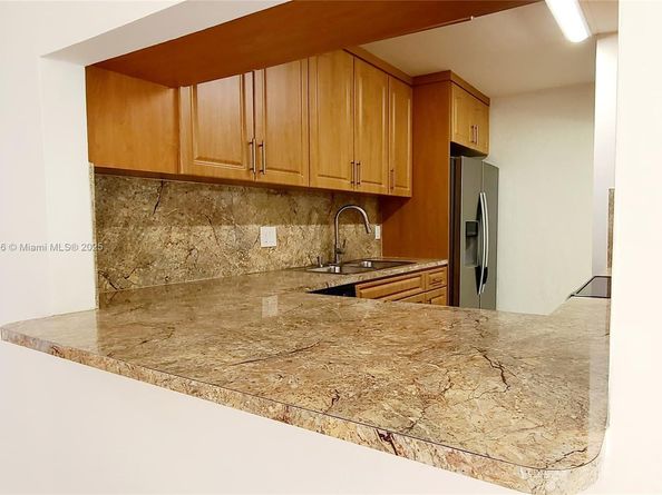 9410 Live Oak Pl 109, Davie FL 33324