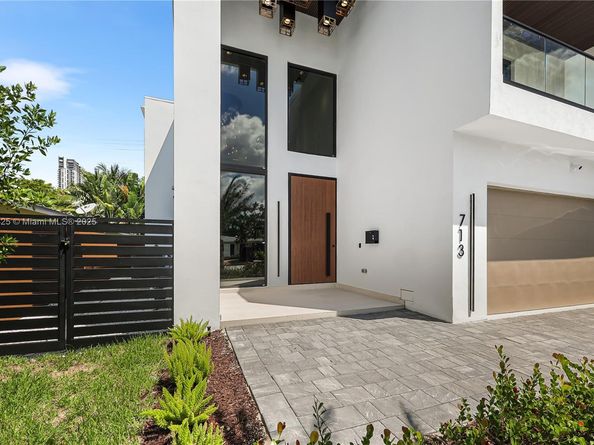713 SE 6th St, Fort Lauderdale FL 33301