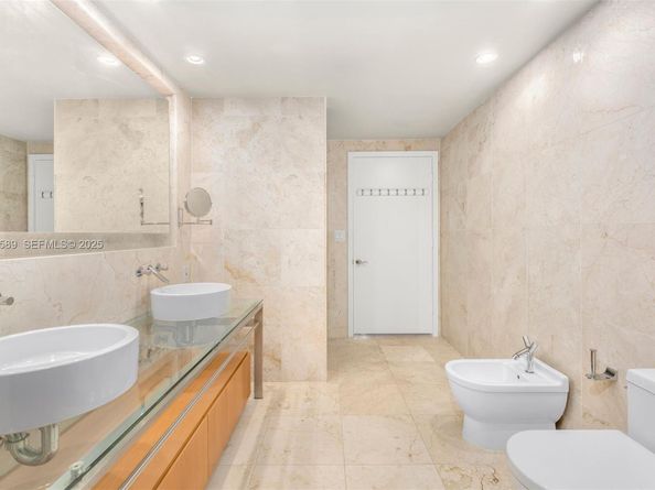 6000 Collins Ave 330, Miami Beach FL 33140