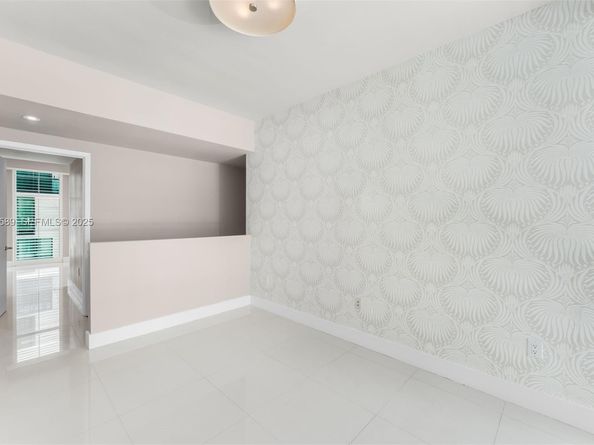 6000 Collins Ave 330, Miami Beach FL 33140