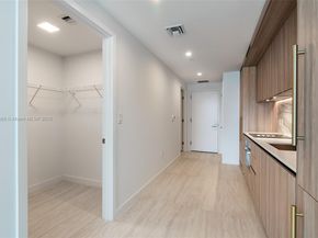 77 SE 5th Street 2107, Miami FL 33143