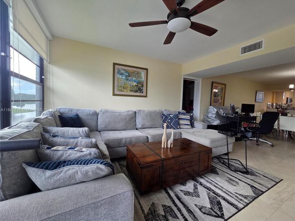 1530 Whitehall Dr 405, Davie FL 33324