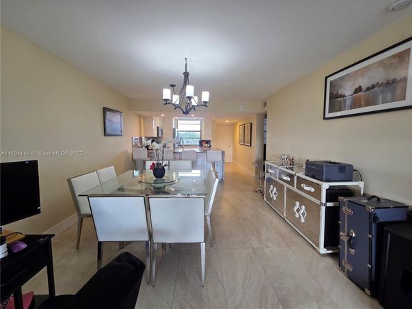 1530 Whitehall Dr 405, Davie FL 33324