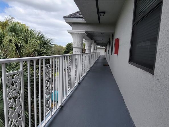 1530 Whitehall Dr 405, Davie FL 33324