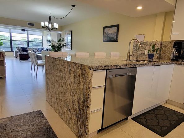 1530 Whitehall Dr 405, Davie FL 33324