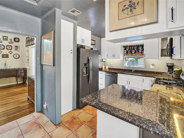 1340 Jackson St, Hollywood FL 33019