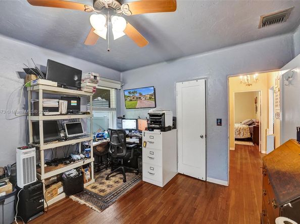 1340 Jackson St, Hollywood FL 33019