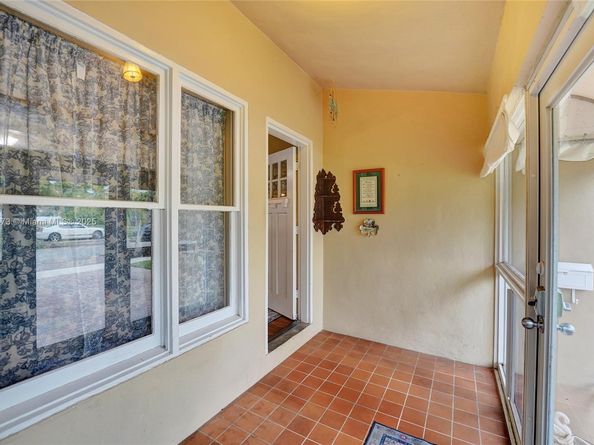 1340 Jackson St, Hollywood FL 33019