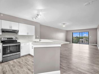 2112 S Cypress Bend Dr