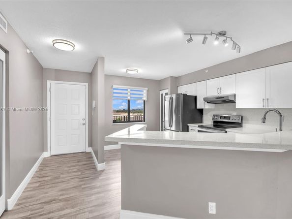 2112 S Cypress Bend Dr 802, Pompano Beach FL 33069