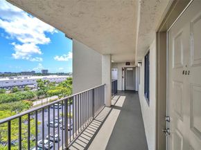 2112 S Cypress Bend Dr 802, Pompano Beach FL 33069