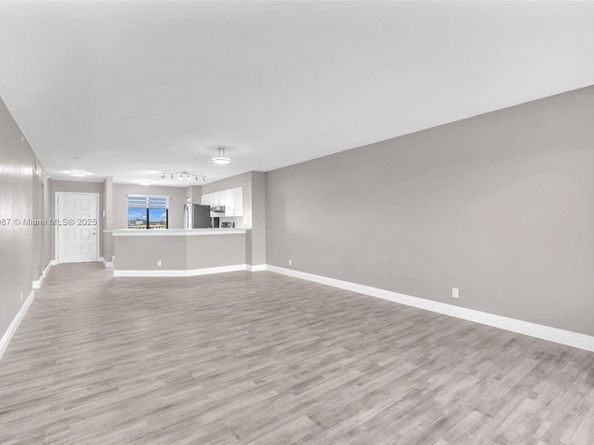 2112 S Cypress Bend Dr 802, Pompano Beach FL 33069