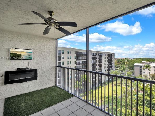 2112 S Cypress Bend Dr 802, Pompano Beach FL 33069
