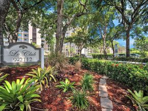 2112 S Cypress Bend Dr 802, Pompano Beach FL 33069